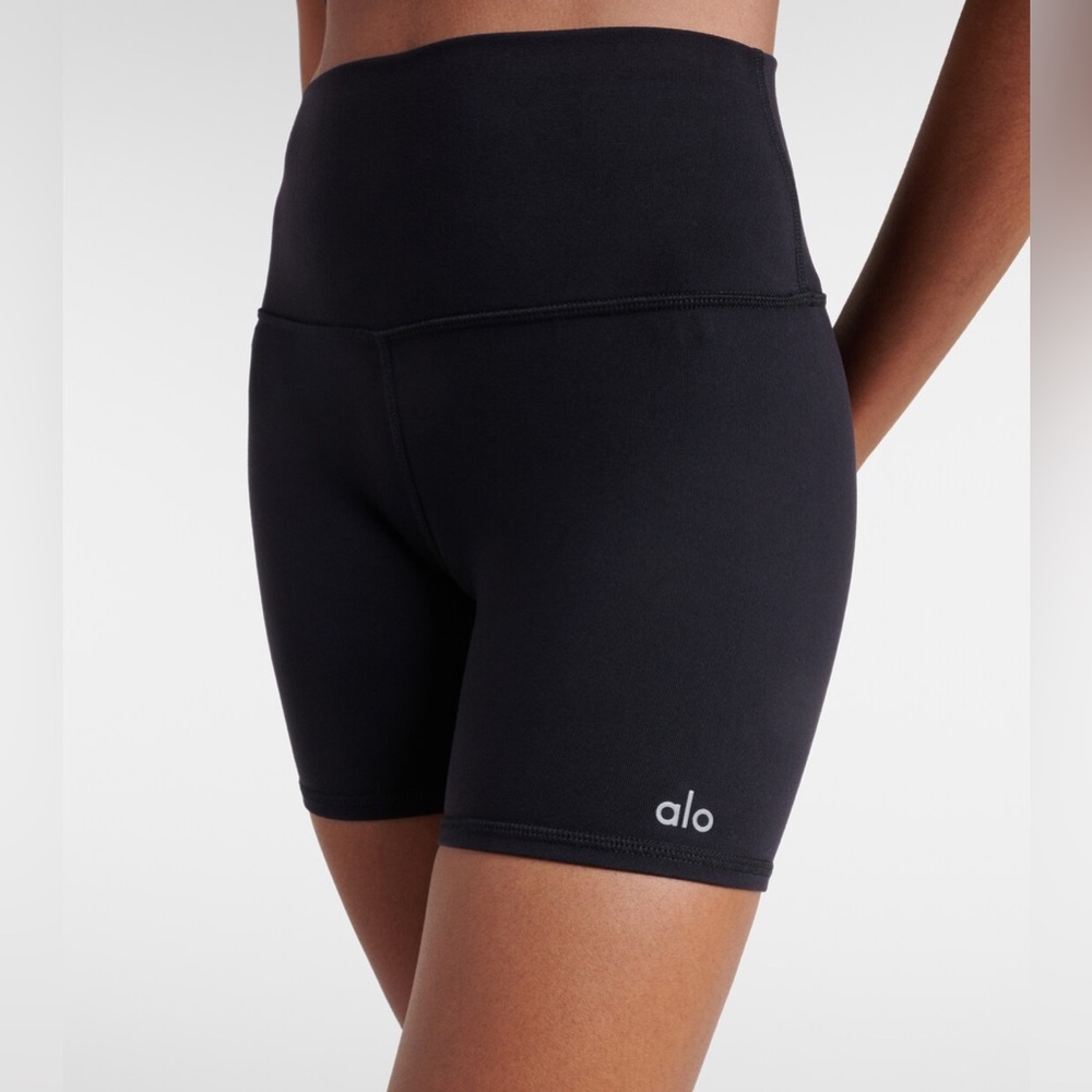 ALO Yoga Women's Black Bike Shorts